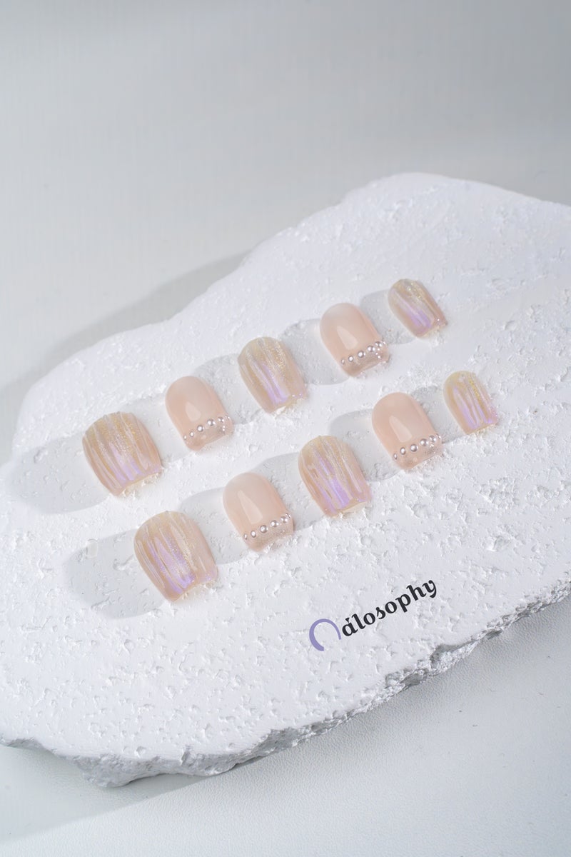 Nailosophy أظافر جل مضغوطة يدوية الصنع بتصميم أرجواني أورا ريبلي وخرز فضي | شكل مربع - Image 1